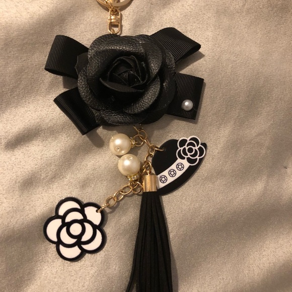 Flower Bag Charm Key Chain - Picture 3 of 4
